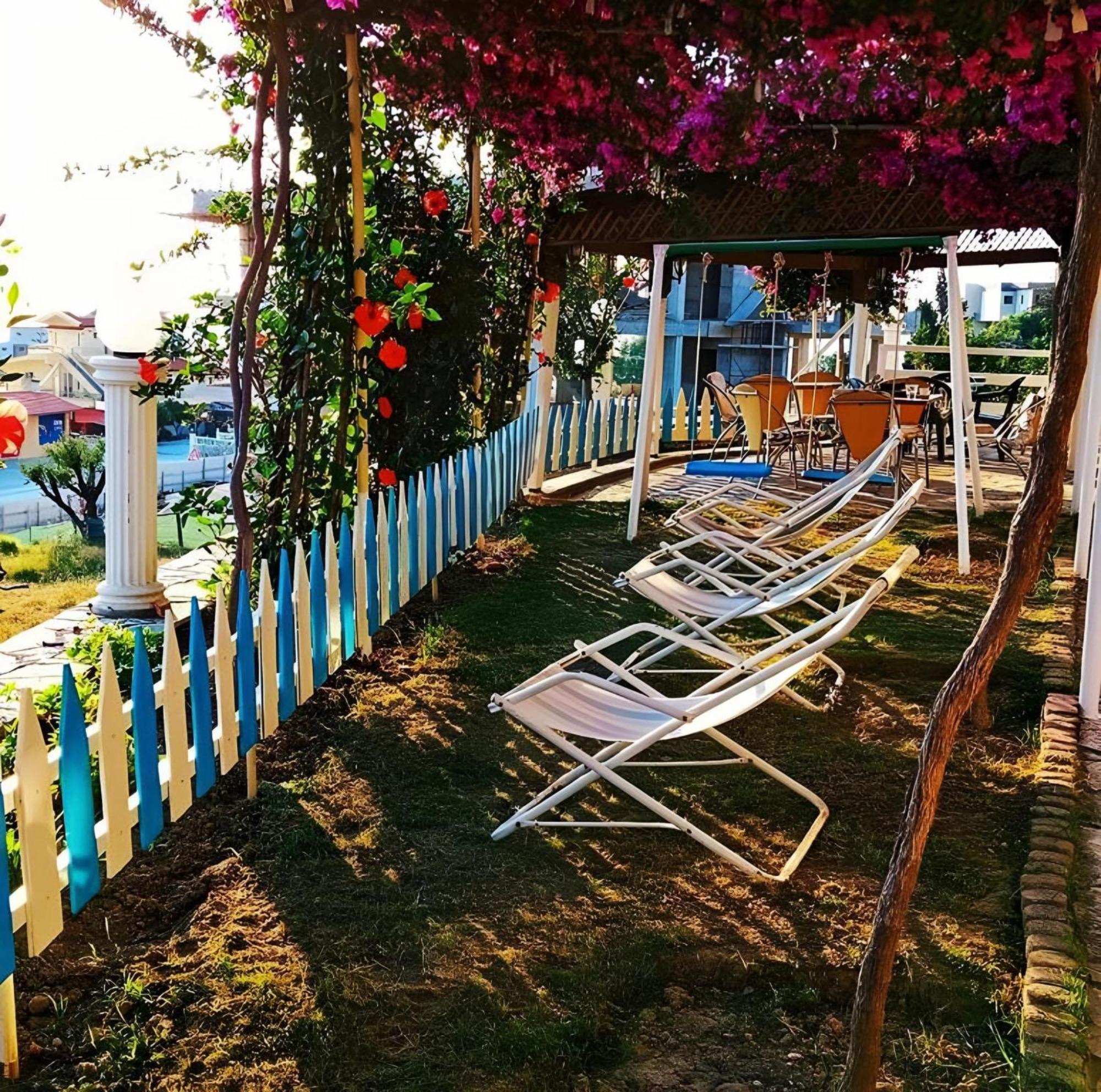 Hotel Sirena Radhimë Exterior foto